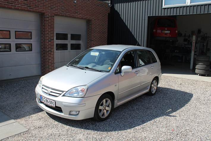 Sølv Suzuki Liana fra 2008