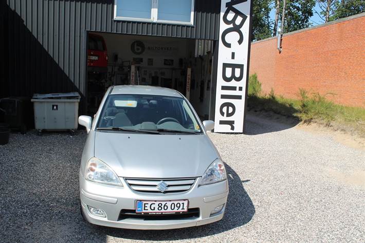 Sølv Suzuki Liana fra 2008