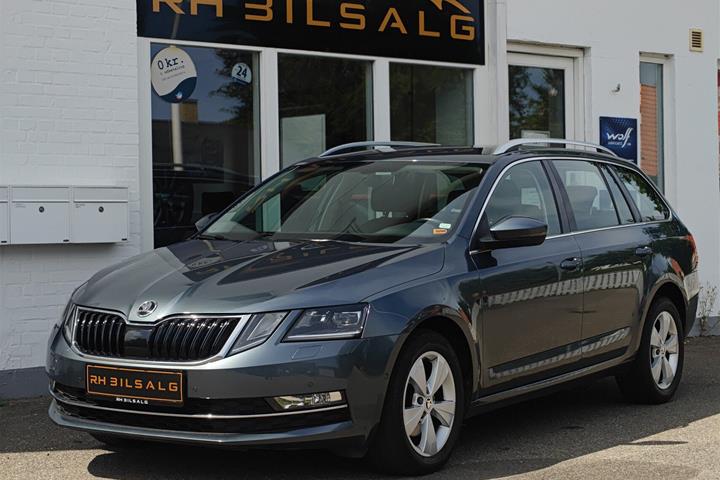 Grå Skoda Octavia fra 2018 set udefra