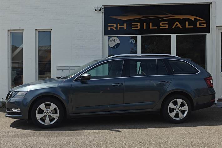 Grå Skoda Octavia fra 2018