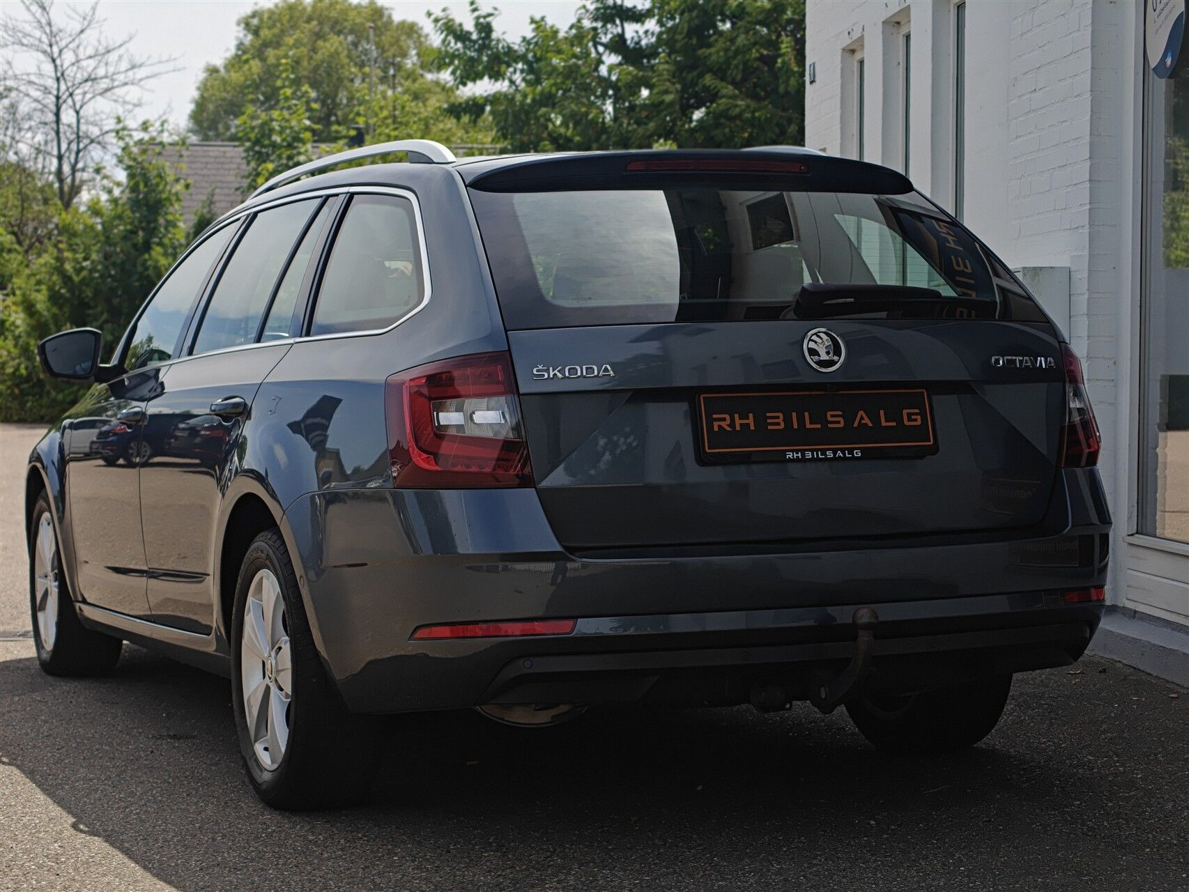 Grå Skoda Octavia fra 2018