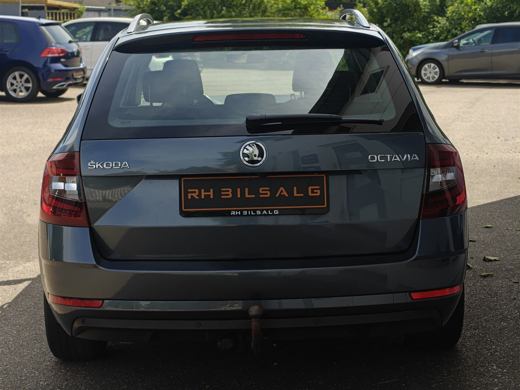 Grå Skoda Octavia fra 2018