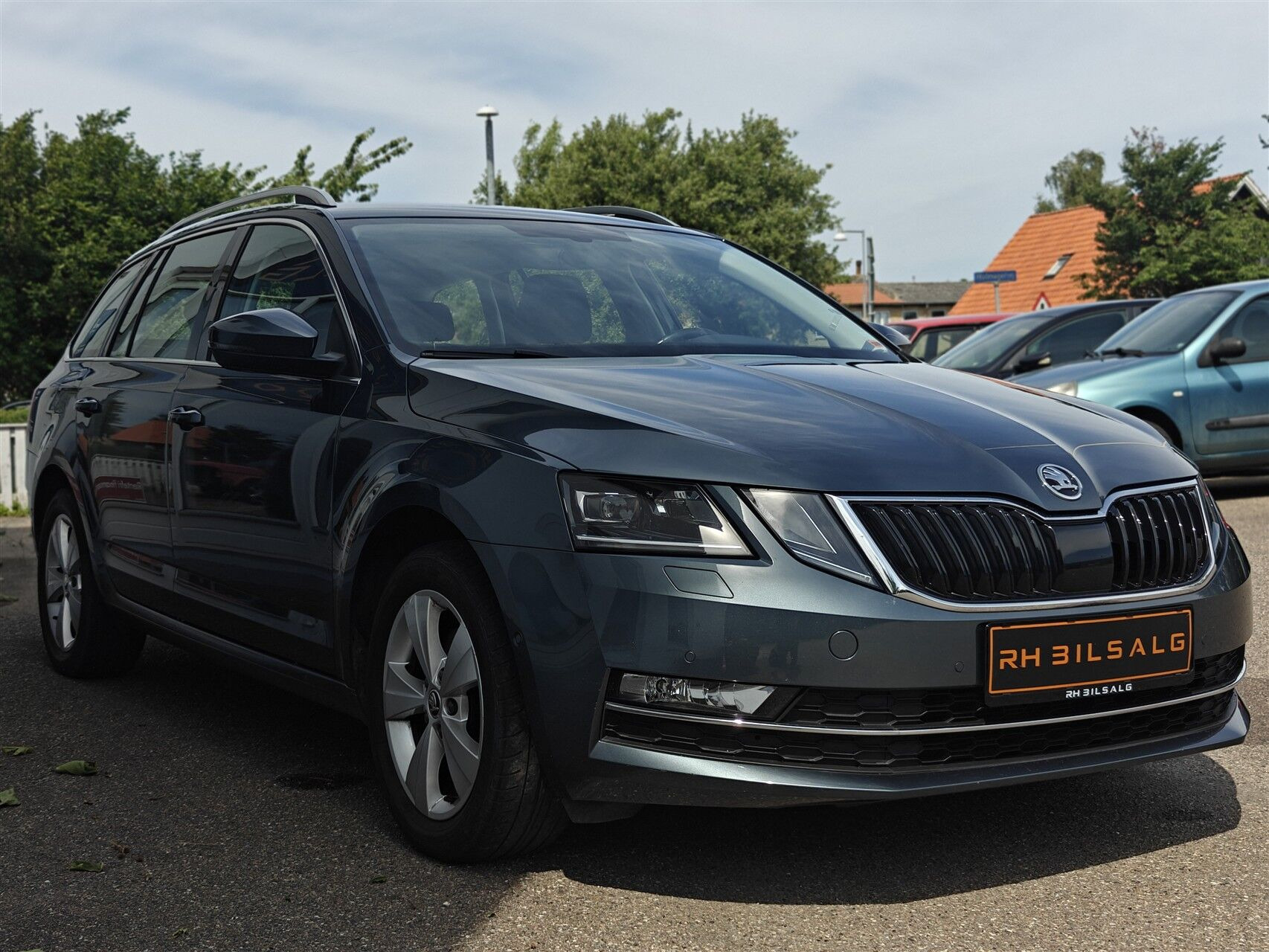 Grå Skoda Octavia fra 2018