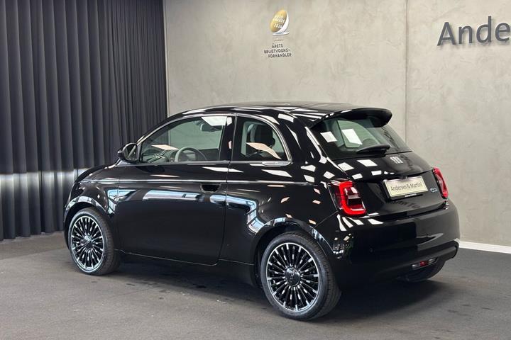 Grøn Fiat 500e fra 2023