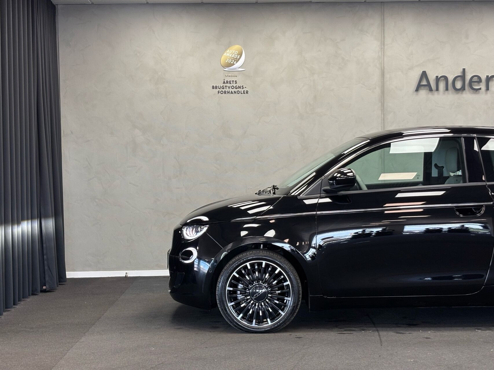 Grøn Fiat 500e fra 2023