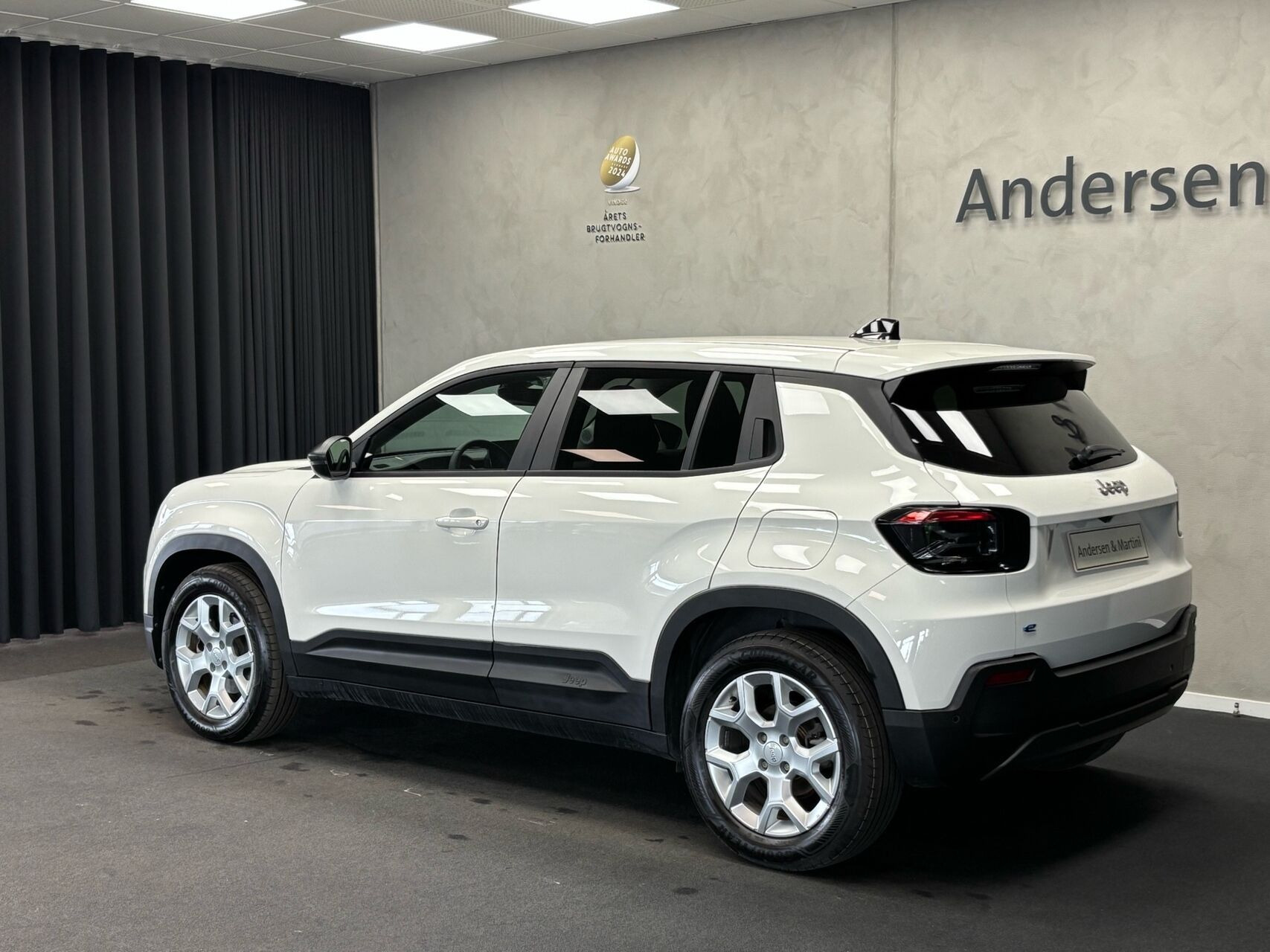 Hvid Jeep Avenger fra 2023