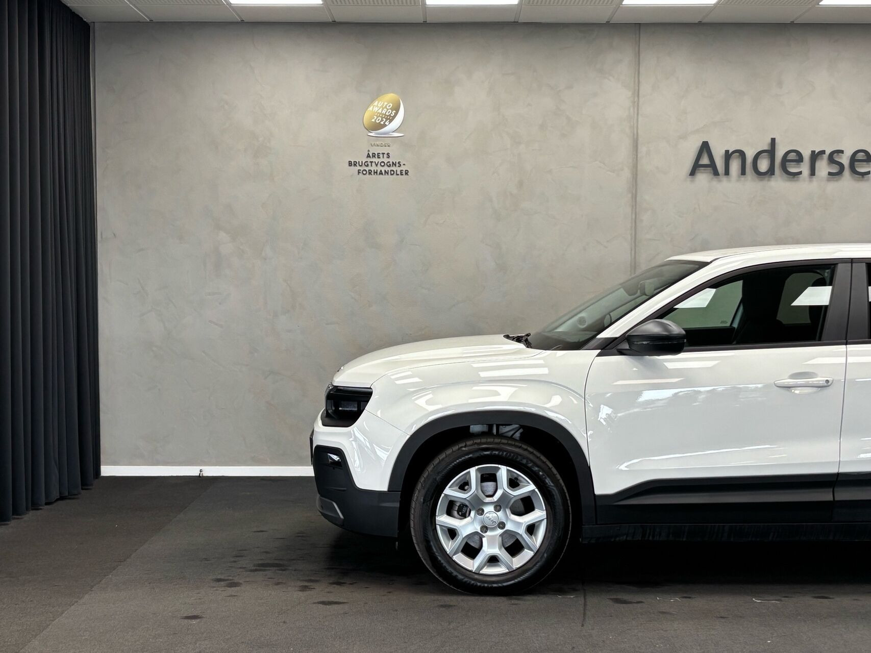 Hvid Jeep Avenger fra 2023