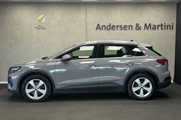 Grå Audi Q4 fra 2022