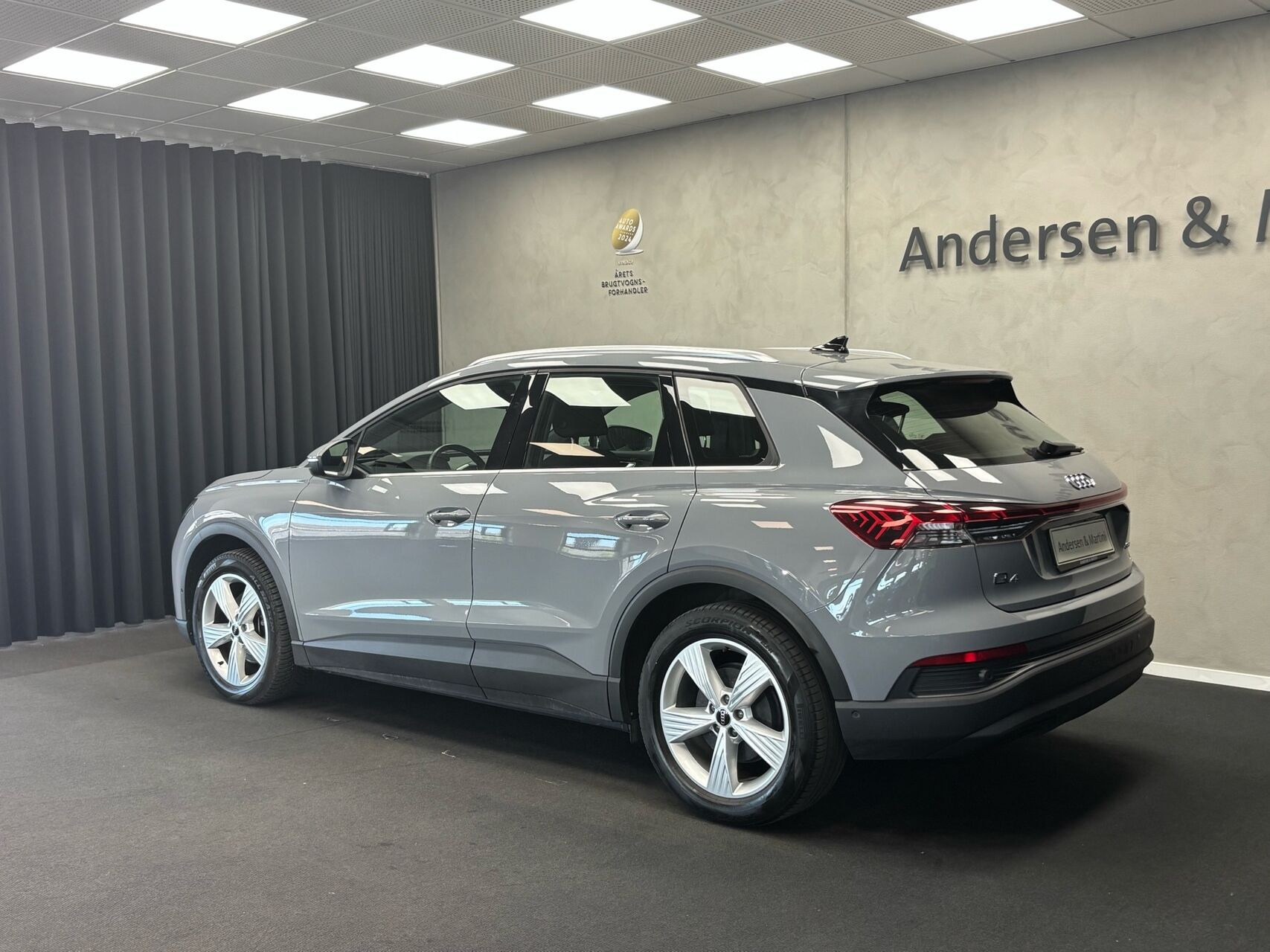 Grå Audi Q4 fra 2022