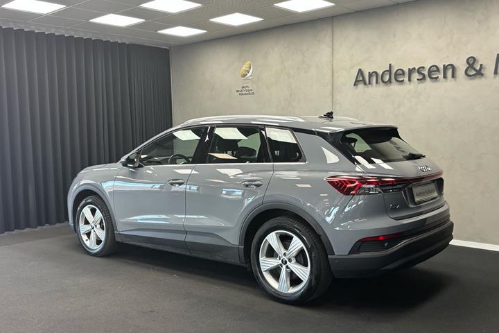 Grå Audi Q4 fra 2022