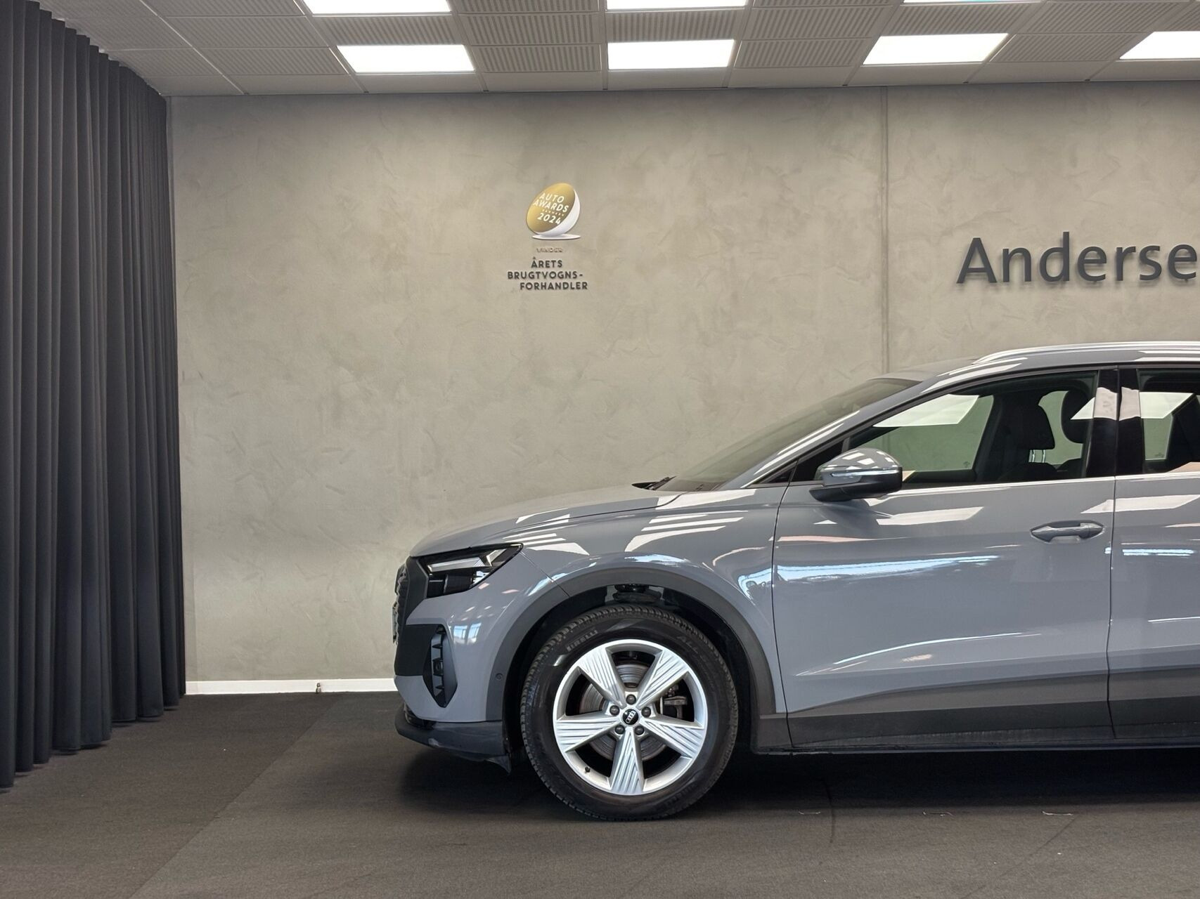 Grå Audi Q4 fra 2022