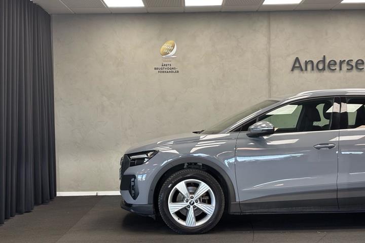 Grå Audi Q4 fra 2022