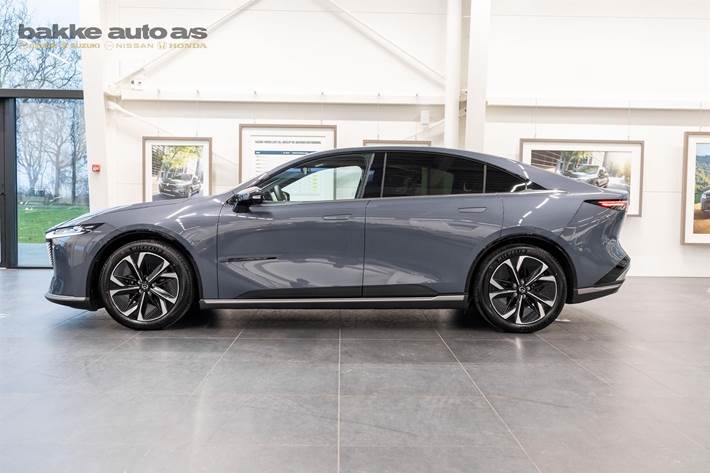 Grå Mazda 6e fra 2026