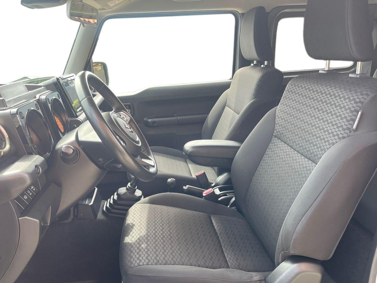 Grå Suzuki Jimny fra 2020