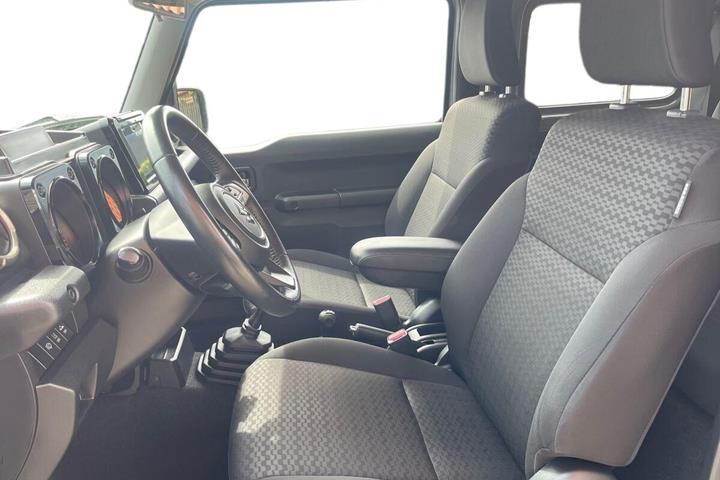 Grå Suzuki Jimny fra 2020