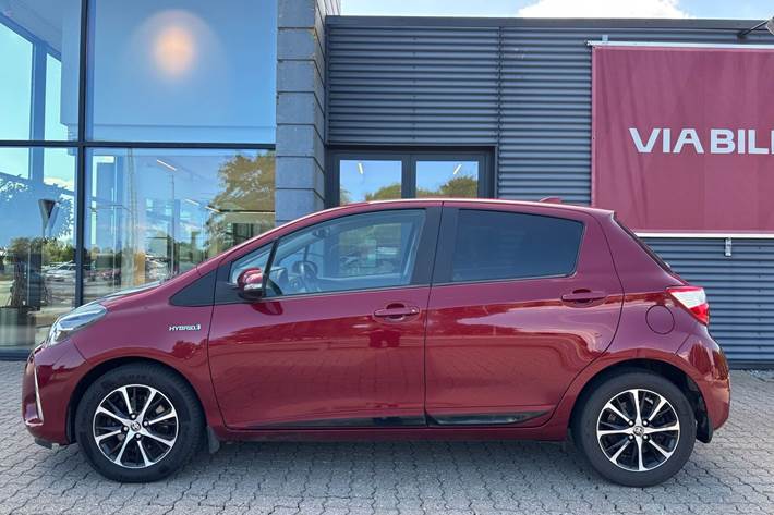 Rød Toyota Yaris fra 2019