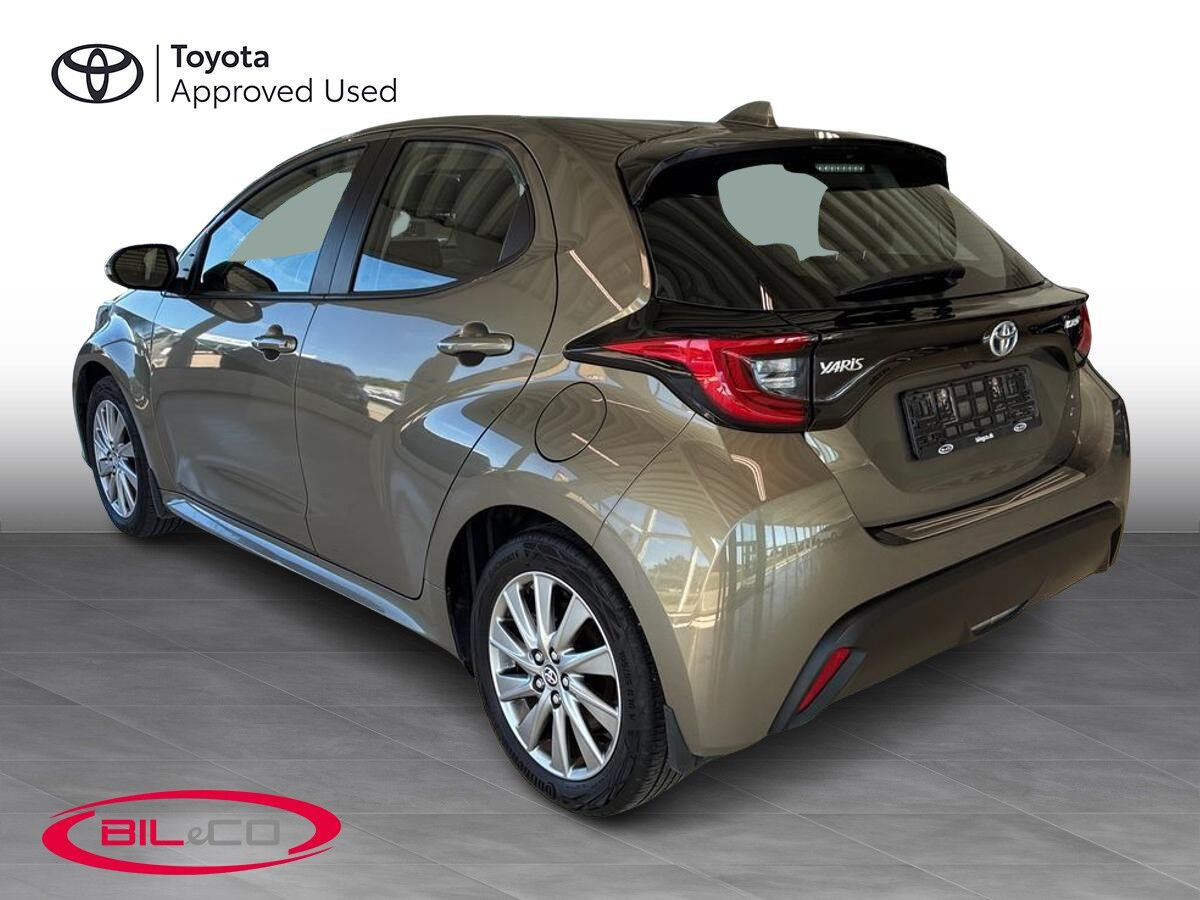 Bronze Toyota Yaris fra 2022