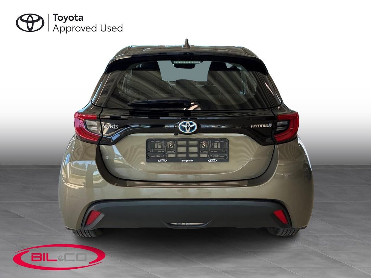 Bronze Toyota Yaris fra 2022