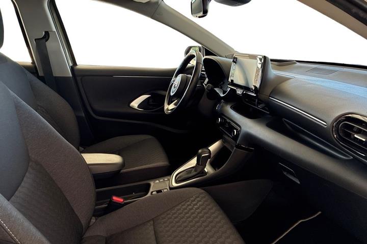 Bronze Toyota Yaris fra 2022