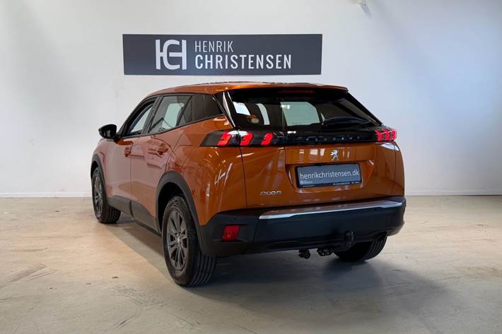 Orange Peugeot 2008 fra 2022
