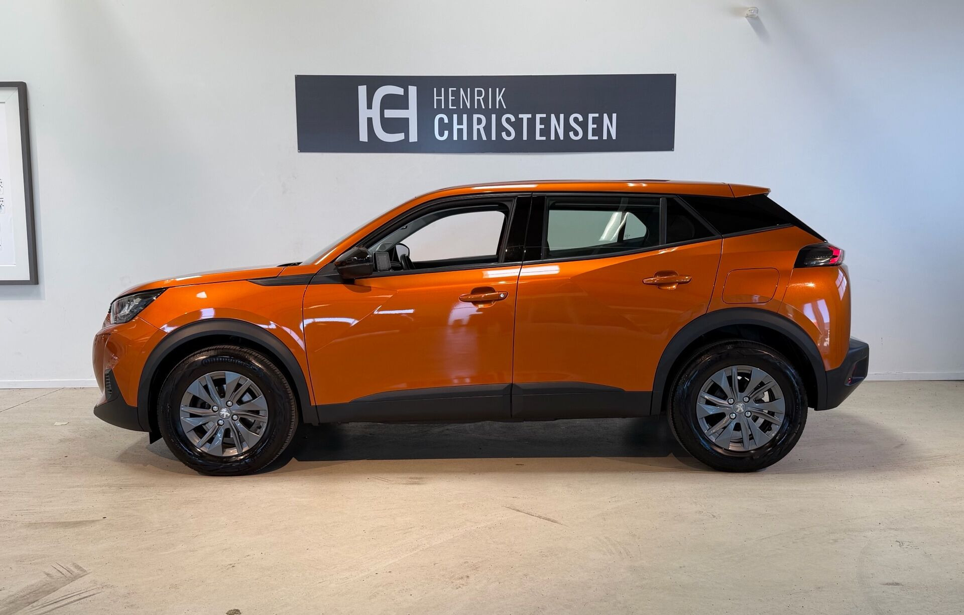 Orange Peugeot 2008 fra 2022