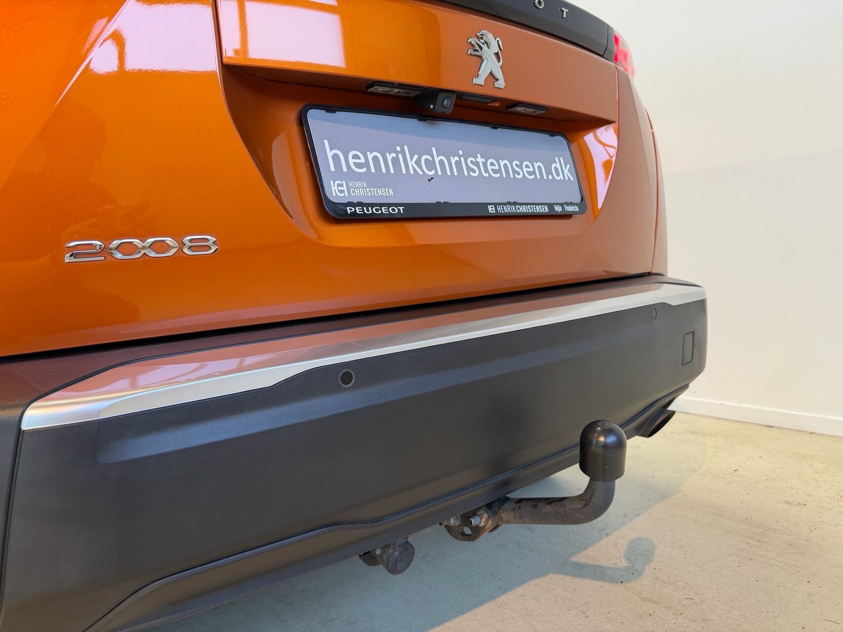 Orange Peugeot 2008 fra 2022