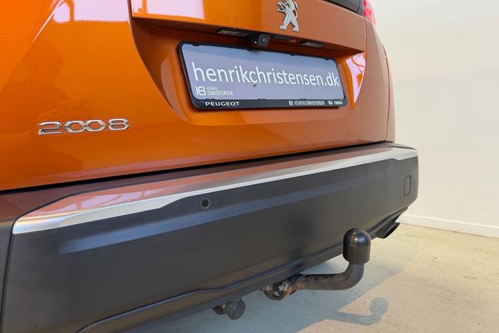 Orange Peugeot 2008 fra 2022