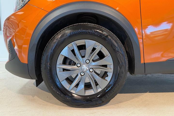 Orange Peugeot 2008 fra 2022