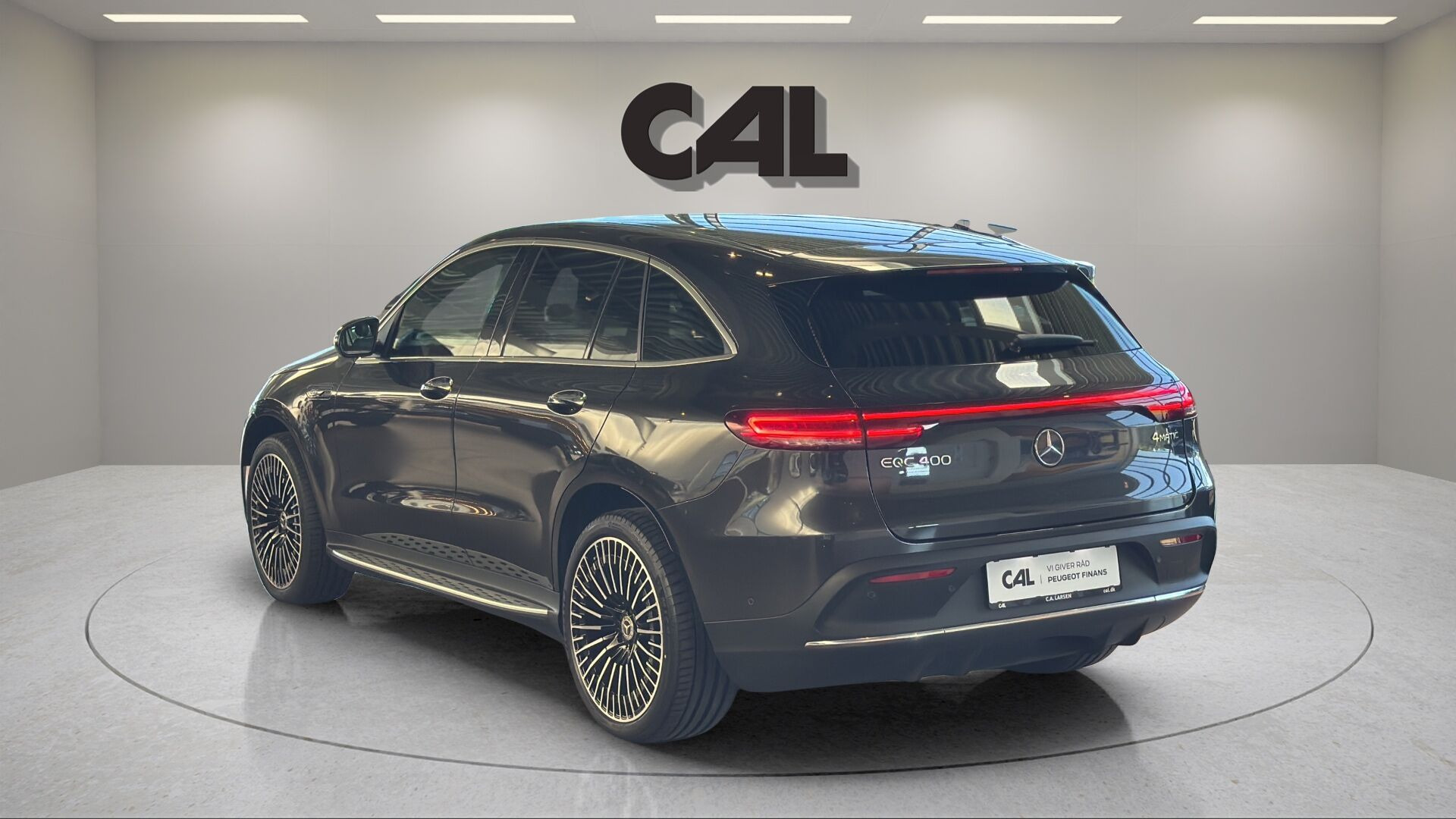 Sort Mercedes EQC 400 fra 2023