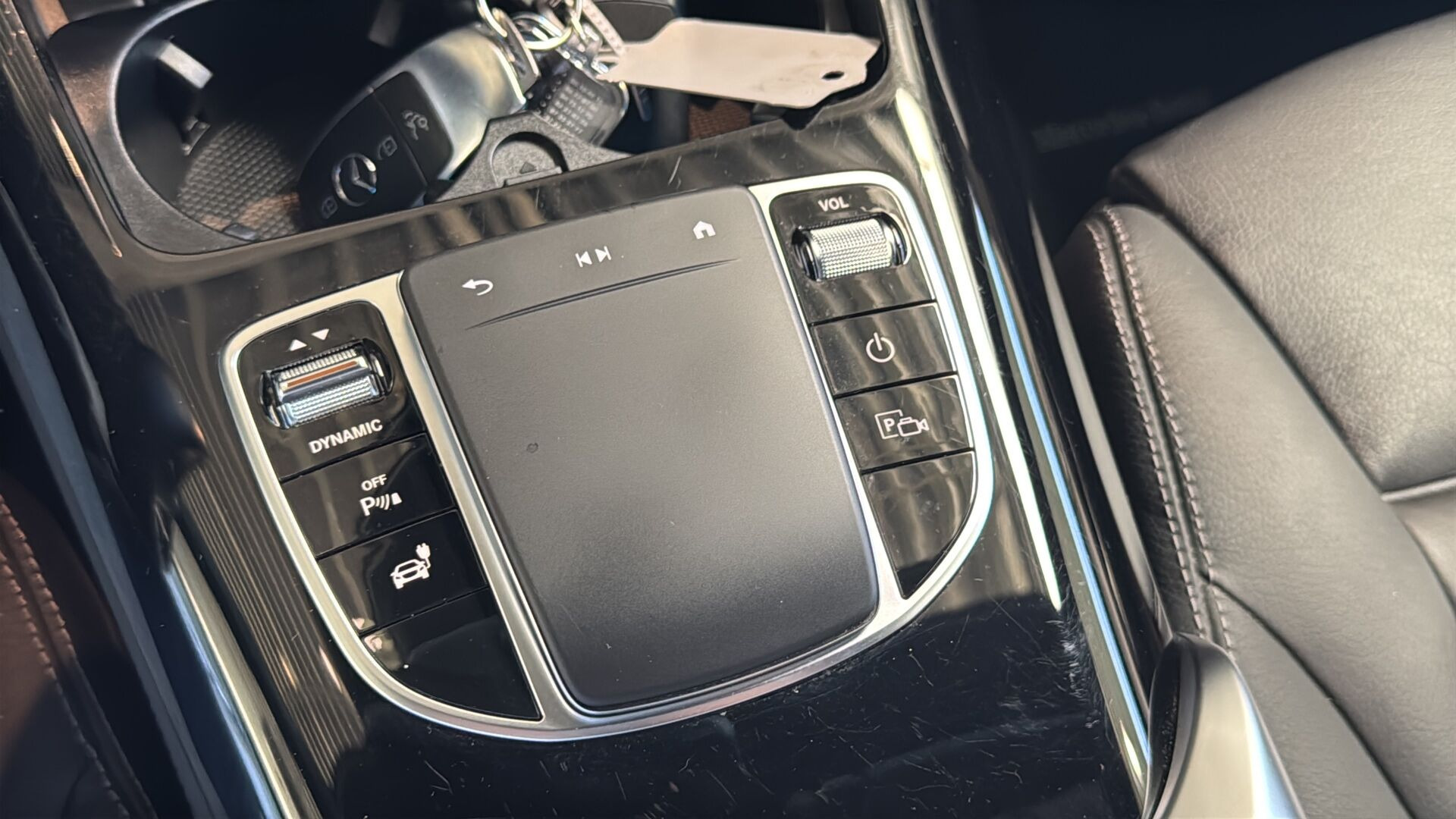 Sort Mercedes EQC 400 fra 2023