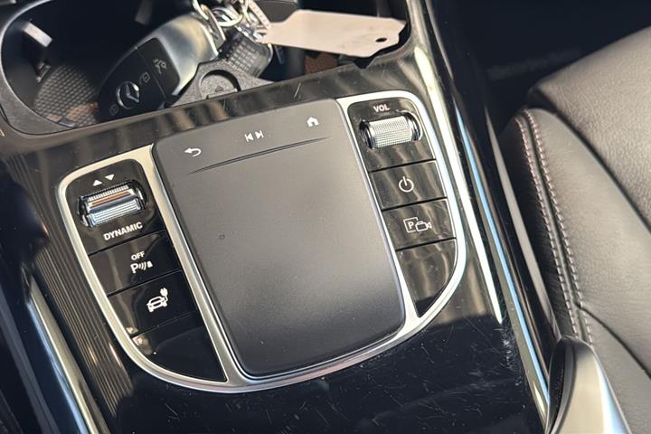 Sort Mercedes EQC 400 fra 2023