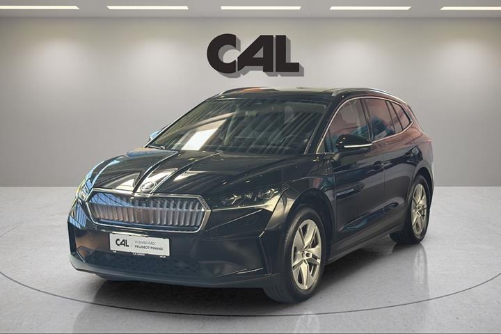 Sort Skoda Enyaq fra 2023 set udefra