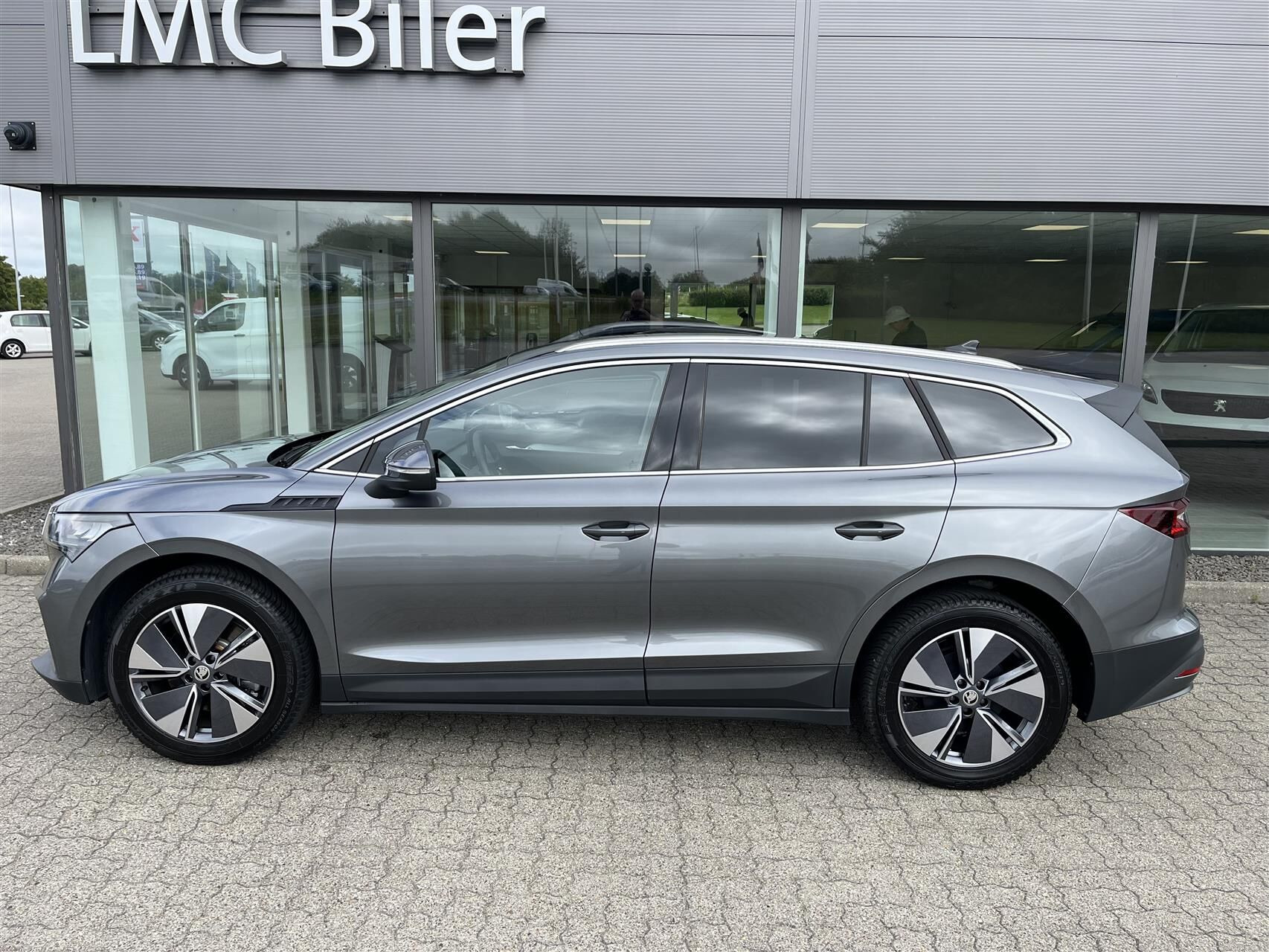 Grå Skoda Enyaq fra 2025