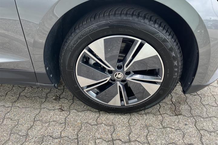 Grå Skoda Enyaq fra 2025