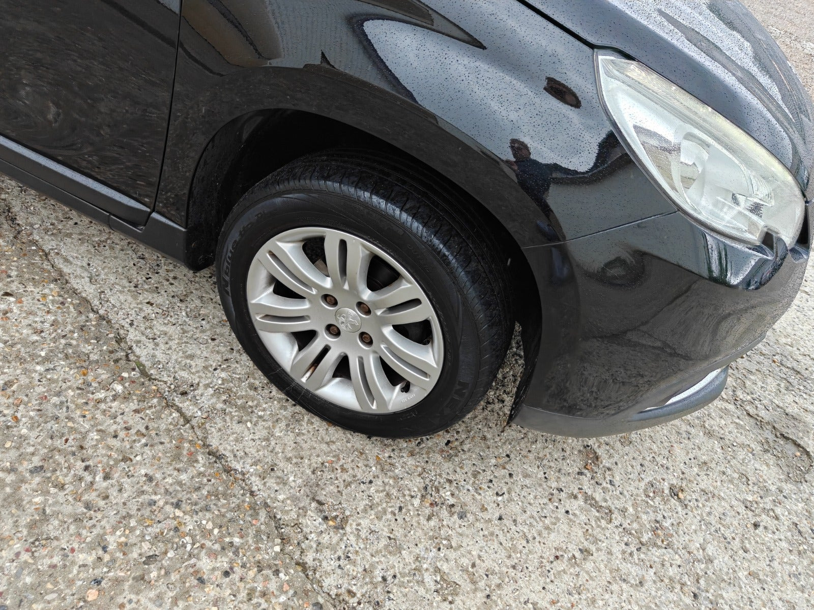 Gul Peugeot 2008 fra 2014