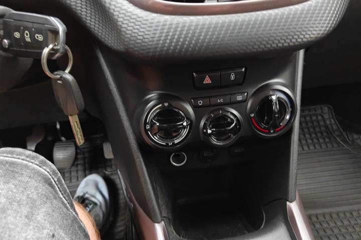 Gul Peugeot 2008 fra 2014