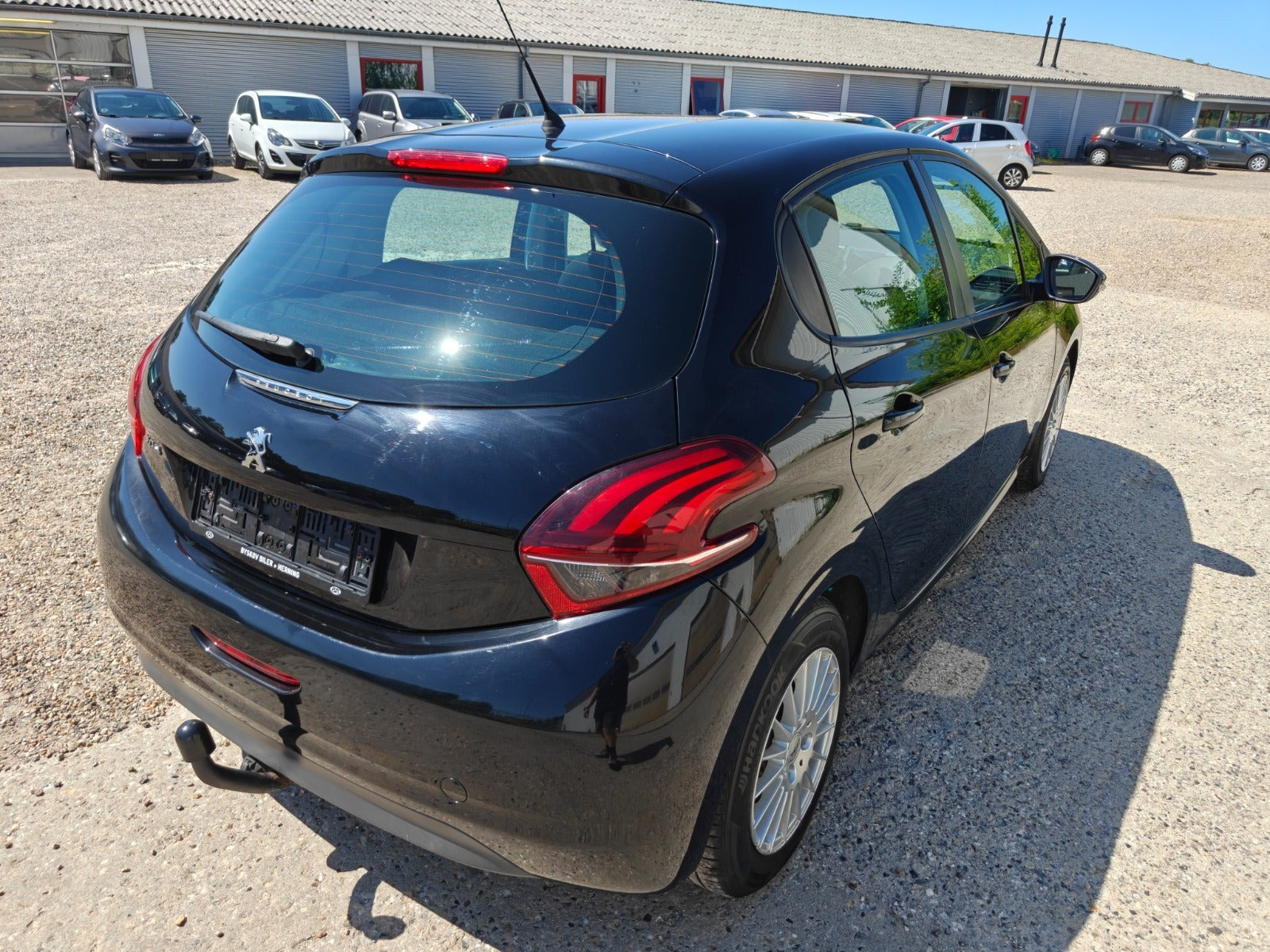Gul Peugeot 208 fra 2015