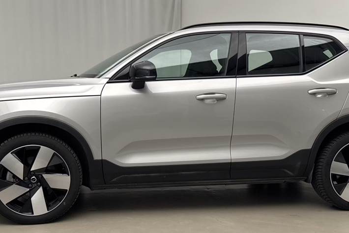 Sølv Volvo XC40 fra 2024