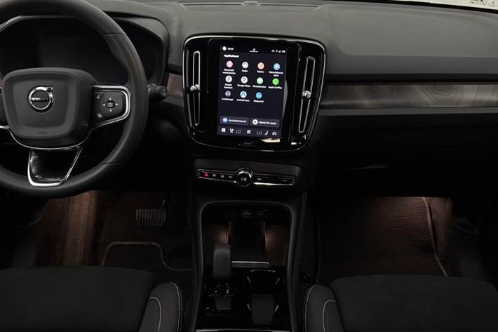 Sølv Volvo XC40 fra 2024