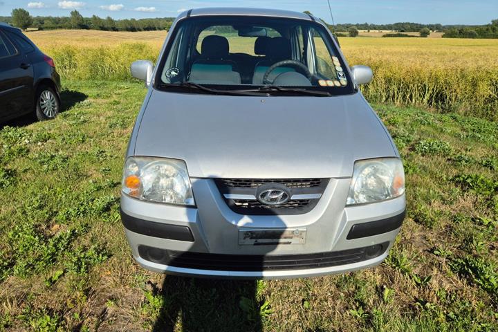 Sølv Hyundai Atos fra 2007 set udefra