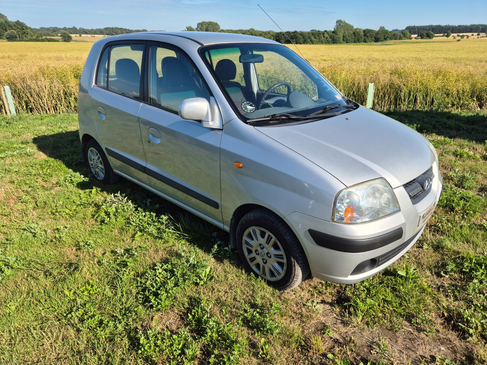 Sølv Hyundai Atos fra 2007 set udefra