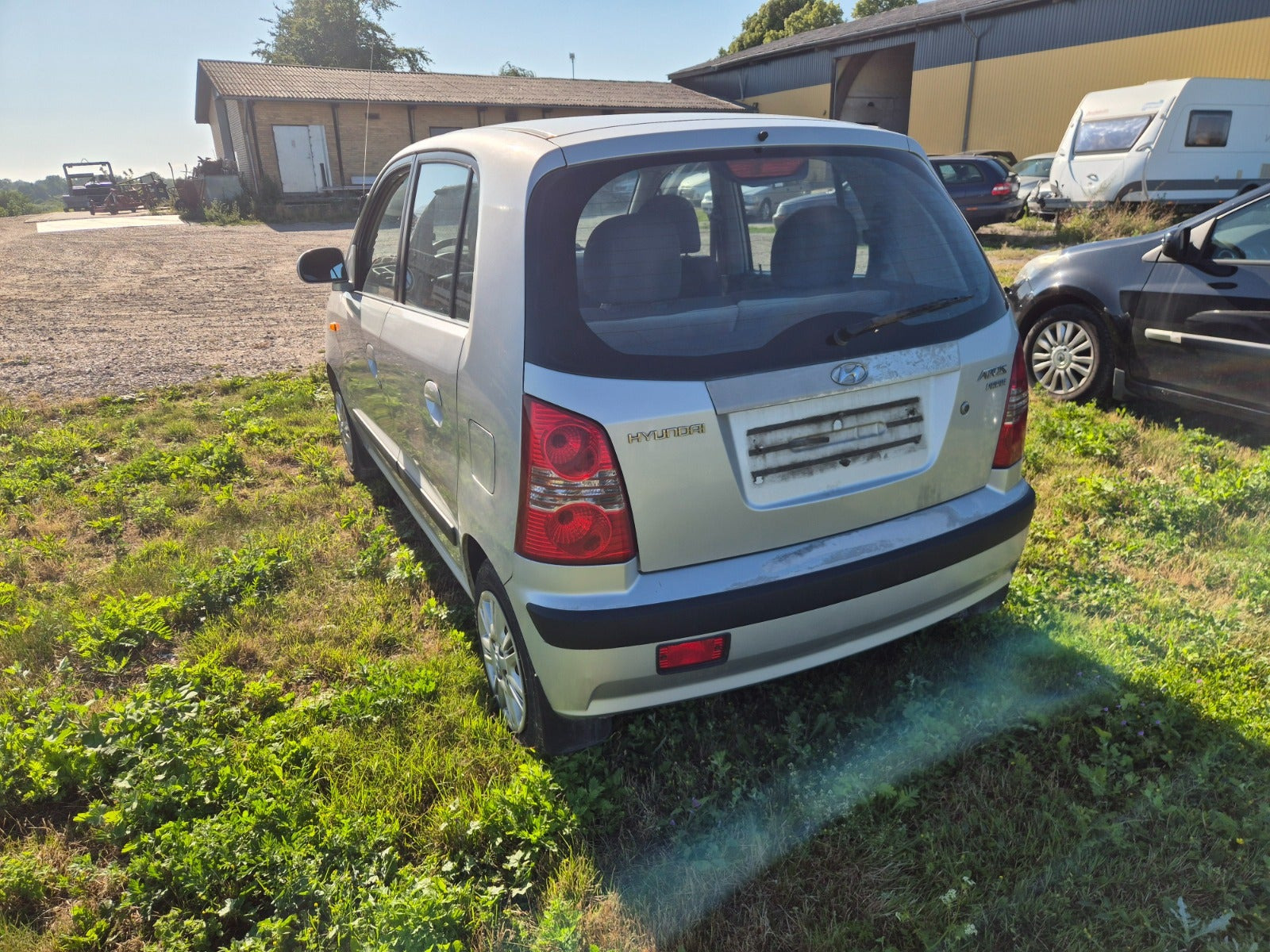 Sølv Hyundai Atos fra 2007 set udefra