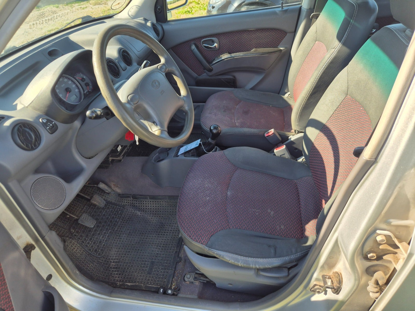 Sølv Hyundai Atos fra 2007 set indefra