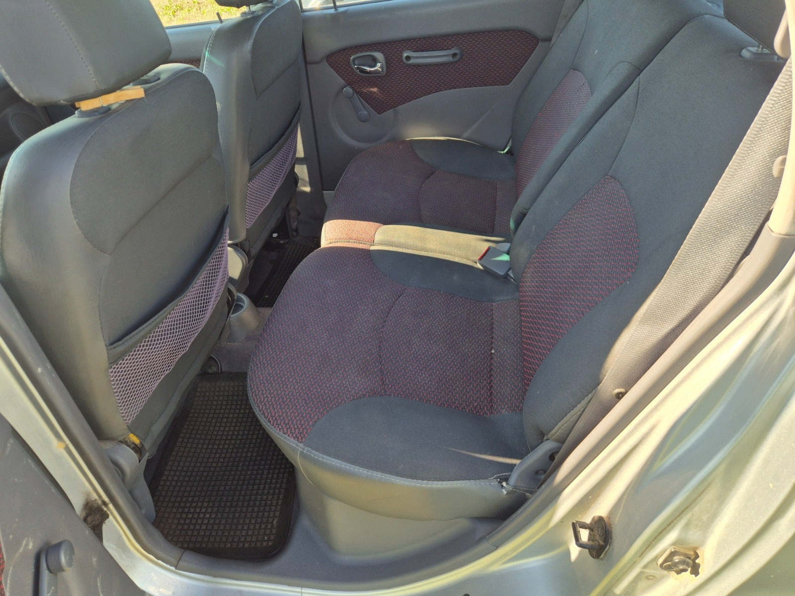 Sølv Hyundai Atos fra 2007 set indefra