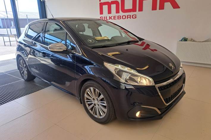Blå Peugeot 208 fra 2015