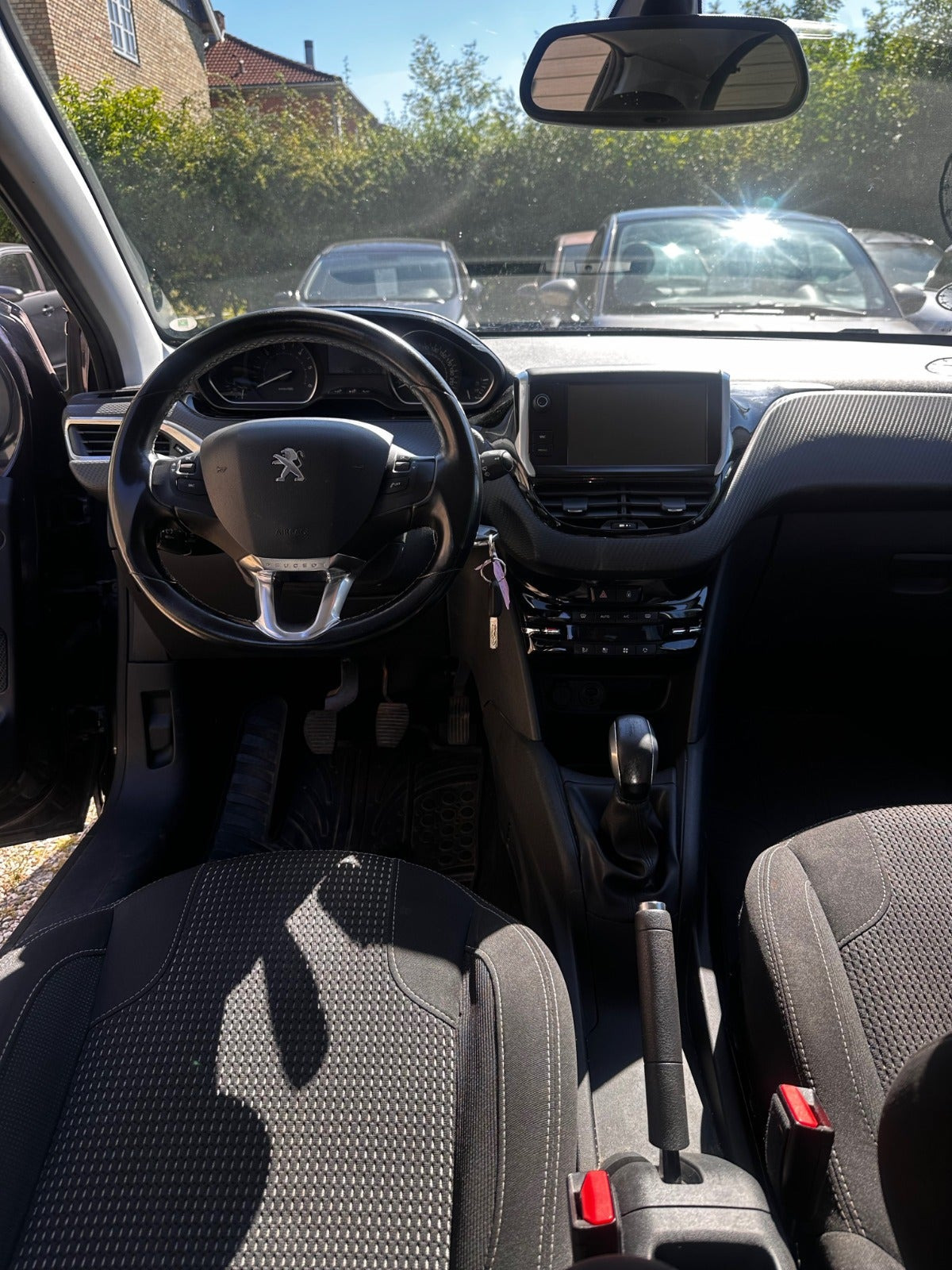 Blå Peugeot 208 fra 2015
