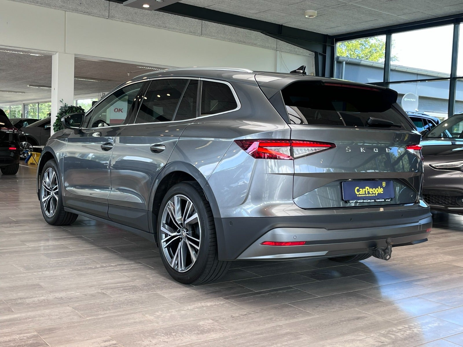 Grå Skoda Enyaq fra 2024