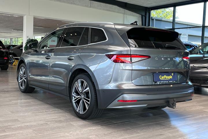 Grå Skoda Enyaq fra 2024