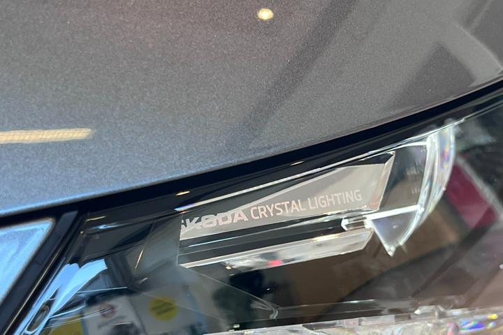 Grå Skoda Enyaq fra 2024