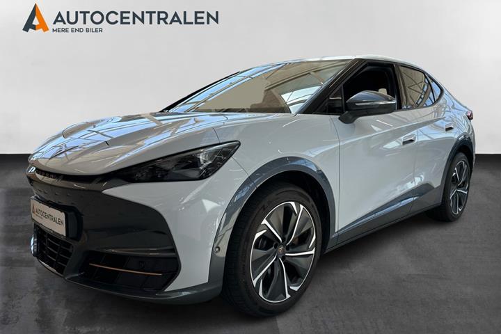Hvid Cupra Tavascan fra 2024 set udefra